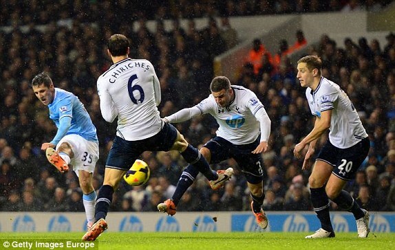Hủy diệt Tottenham, Man City 