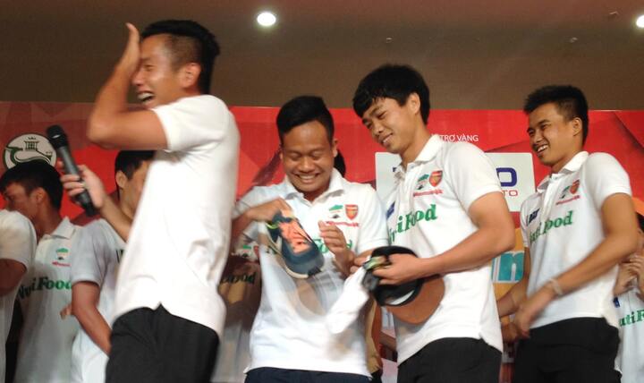 Clip: Công Phượng và U19 HAGL hát