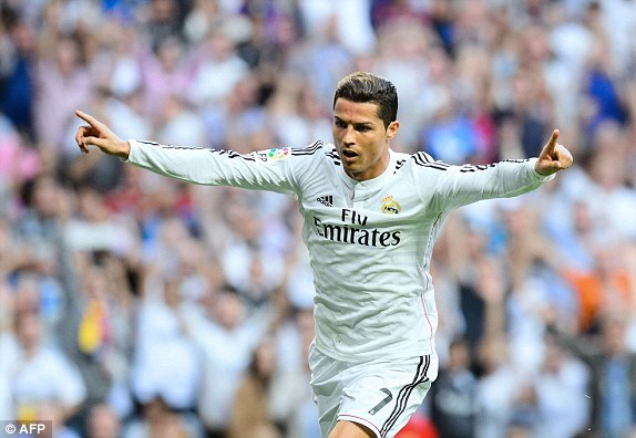 Real 3-1 Barca: Ronaldo, Benzema rực sáng, Real vùi dập Barca