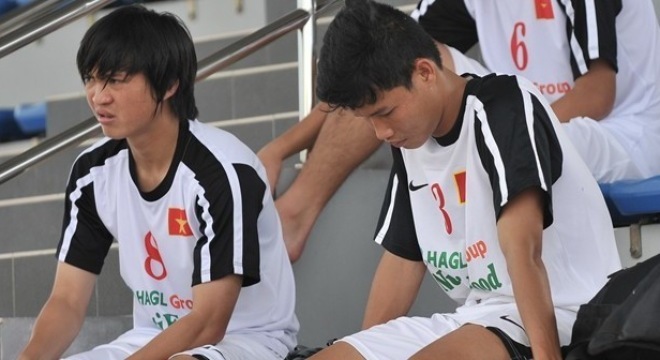 U19 Việt Nam mang hàng thủ 