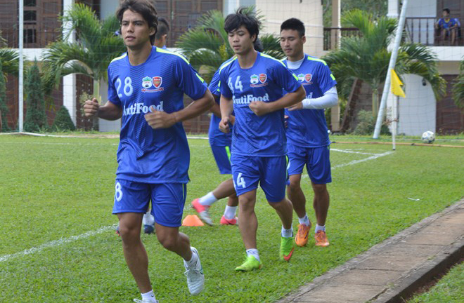 Vì đâu Công Phượng bỏ áo số 10 mang số 44?