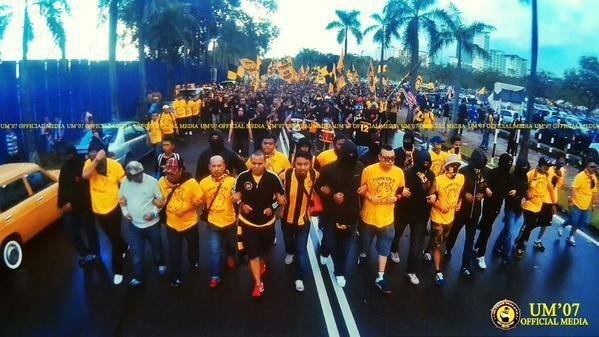 Ultras Malaya sang Mỹ Đình cổ vũ đội nhà tại bán kết lượt về