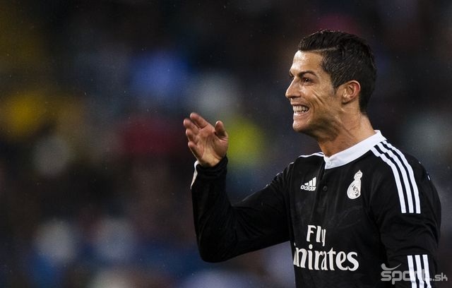 Ronaldo lập cú đúp, Real đè bẹp Almeria, độc chiếm ngôi đầu 