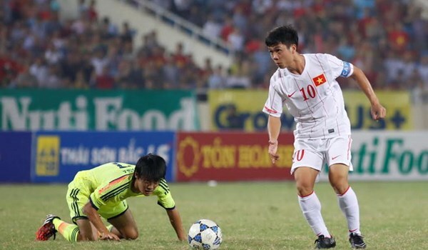 Công Phượng nhận số tiền khủng ở tuổi 19