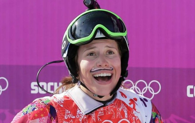 Nữ VĐV giành huy chương vàng nhờ vẽ... ria mép