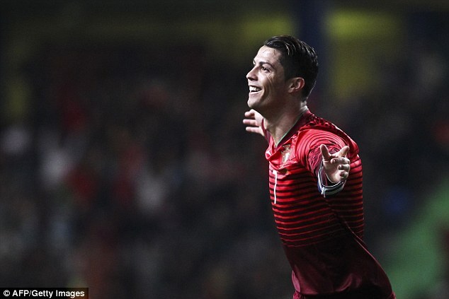 Lập cú đúp giúp Bồ hạ Cameroon, Ronaldo thành huyền thoại