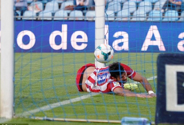 Diego Costa gặp chấn thương kinh hoàng