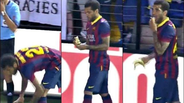 Bị CĐV ném chuối, Dani Alves bóc vỏ ăn ngon lành   