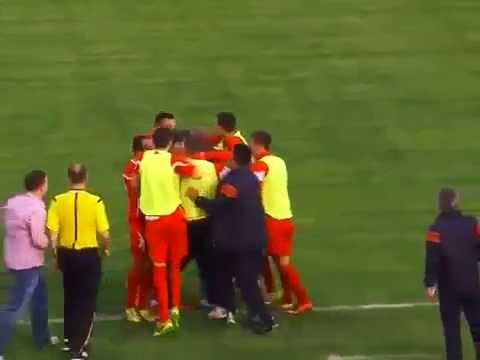 Ngỡ ngàng trước siêu phẩm bàn thắng từ khoảng cách 60 mét