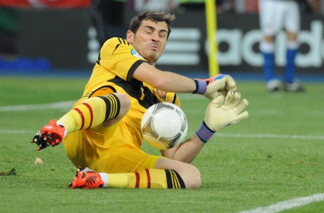 Những pha cản phá thiên tài của ker Casillas trong năm 2014