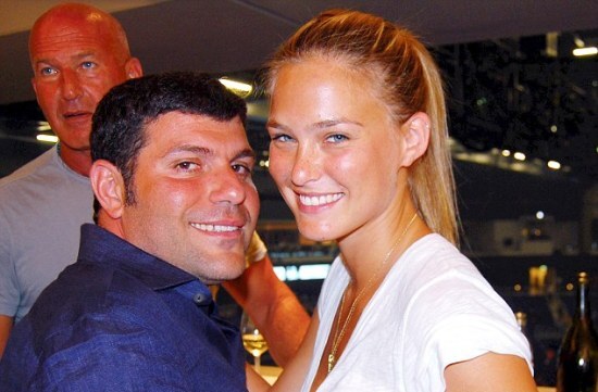 Tỷ phú Israel mua đội bóng Anh chỉ với... 40.000 đồng