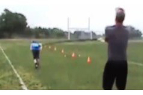 HLV khiến cầu thủ dính chấn thương cực kỳ ngớ ngẩn