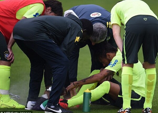 Video: Cận cảnh chấn thương của Neymar trước thềm World Cup 2014