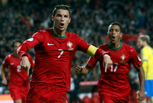 10 tuyệt phẩm bằng đầu đẹp nhất đường đến World Cup 2014