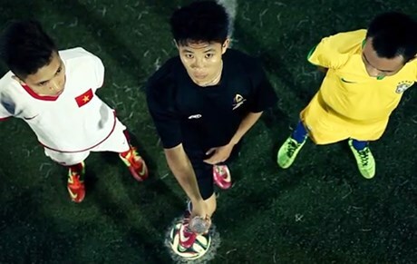 Running Man làm trọng tài trận Việt Nam-Brazil