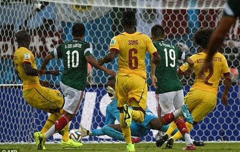 Video Mexico nhẹ nhàng hạ Cameroon