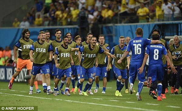 Video tuyển Anh gục ngã đau đớn trước Italia