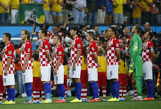 Bị tung ảnh nóng, ĐT Croatia nhất loạt cạch mặt báo chí