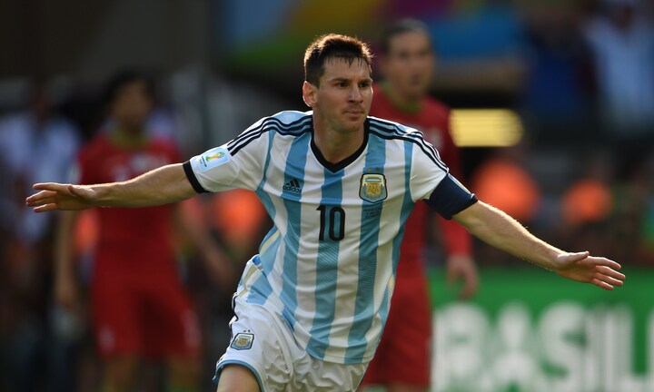 Messi biểu diễn kỹ thuật thiên tài trước cuộc đấu với Hà Lan