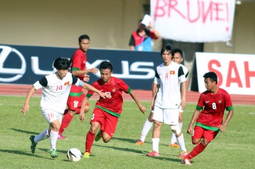 Clip: Chơi thăng hoa, U19 Việt Nam thắng đậm U19 Indonesia