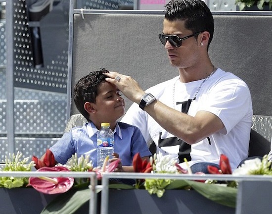 Ronaldo lần đầu tiết lộ về danh tính mẹ của con trai