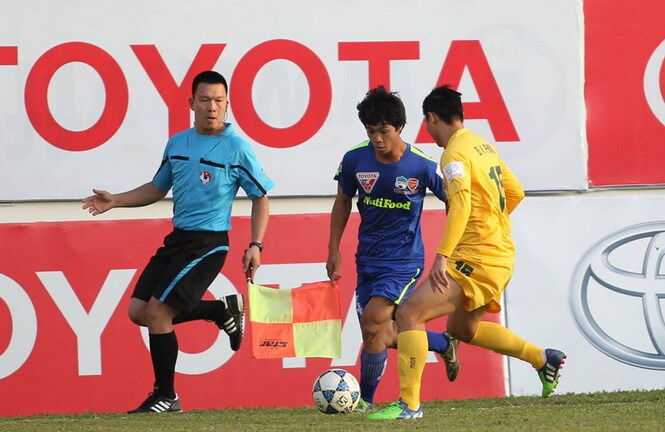 Bầu Đức phấn khích dù Công Phượng và đồng đội thua trận