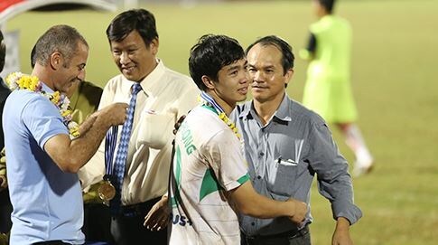 Bầu Đức hết lời tán dương tài năng của thầy ruột Công Phượng