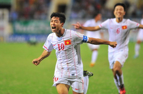 Công Phượng quảng cáo bia: Người bảo vệ, kẻ phản đối 