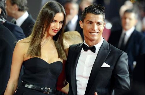 Ronaldo bị siêu mẫu bỏ vì cư xử vũ phu