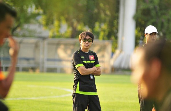 HLV Miura ban hành kỷ luật nghiêm ngặt với Công Phượng và đồng đội