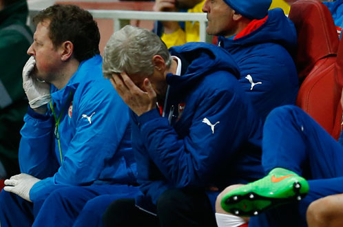 Arsenal thảm bại trên sân nhà, HLV Wenger chê trách học trò