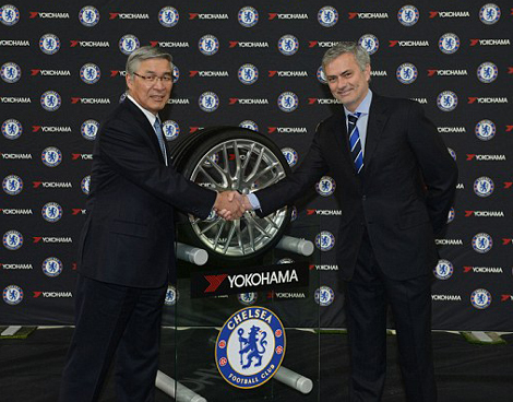 Hợp đồng tài trợ áo đấu của Chelsea có khủng hơn M.U?