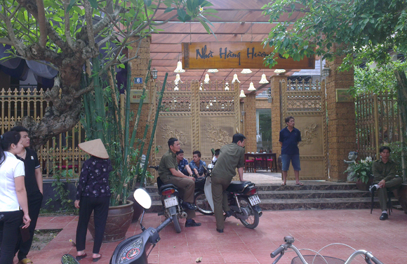 Phát hiện giám đốc nhà hàng chết trong tư thế treo cổ