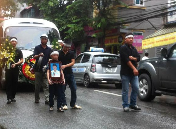 Vụ giết người trên phố Hà Nội: Gọi tên cha mẹ trước khi qua đời