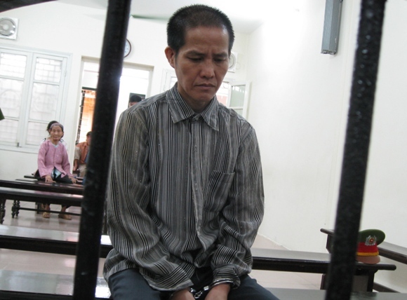 Hận bị vợ “cắm sừng”, chồng phóng hỏa thiêu sống tình địch