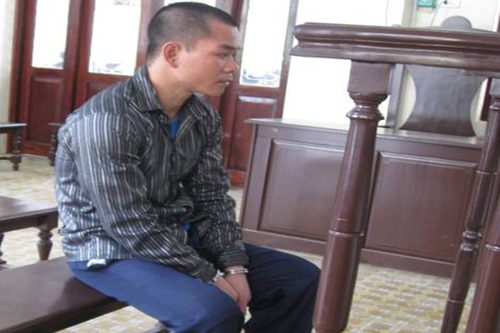 Nằm ngủ hớ hênh, nữ chủ quán suýt bị làm nhục