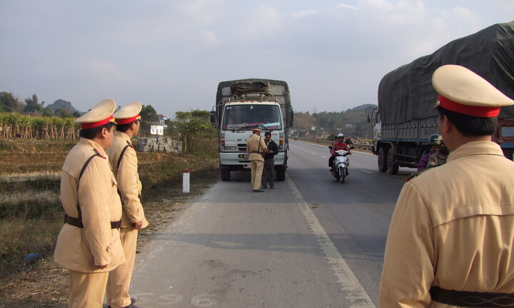 Công an Lạng Sơn tăng cường tuần tra kiểm soát trong dịp tết