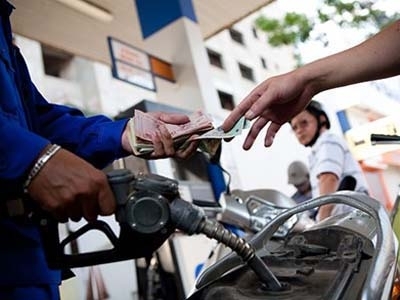 Nhìn giá xăng nhảy nhót, không choáng chỉ lo