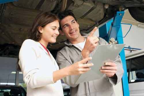 Bạn gái đang làm việc cùng cơ quan với người yêu cũ