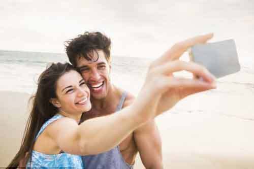Đăng nhiều ảnh yêu đương trên Facebook khiến bạn bè ghét bạn