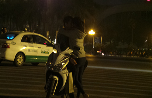 Clip: Những nụ hôn ngọt ngào trong đêm Valentine