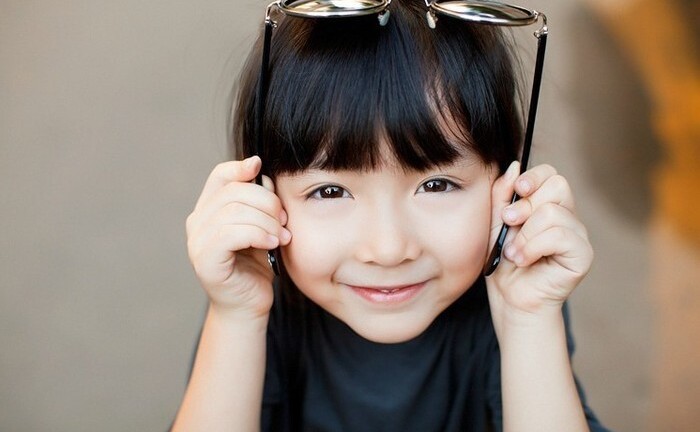 Cô bé 7 tuổi xinh như thiên thần gây sốt