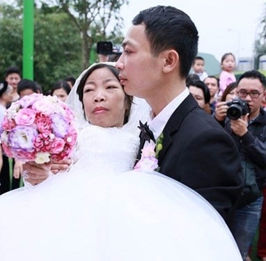 Mẹ già ngất lịm khi nghe tin dữ về anh Vượng