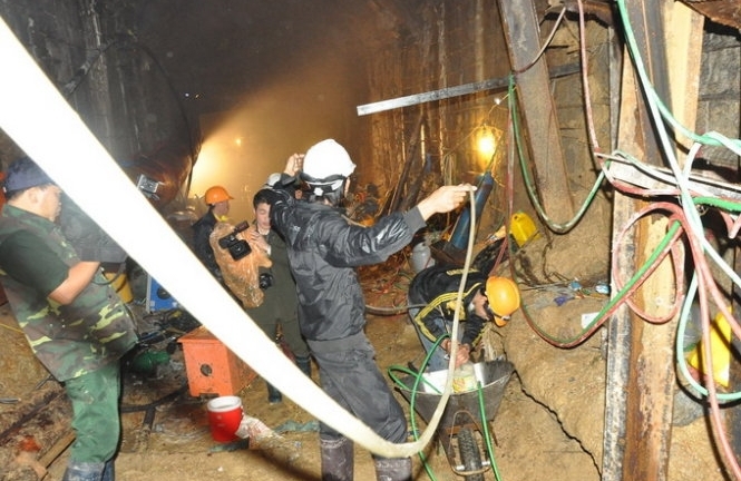 Sập hầm thủy điện Đạ Dâng: Cầu mong các anh được bình an