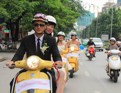 Bất ngờ với đám cưới 5 dâu 1 rể tại Hà Nội