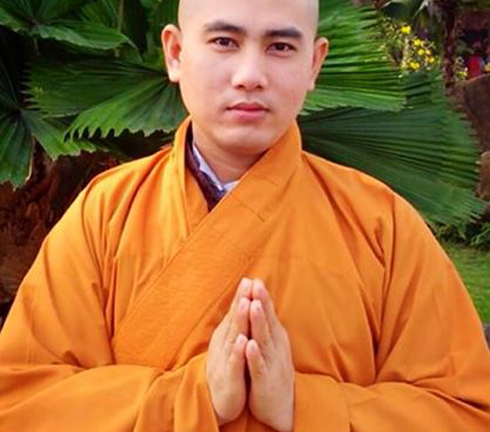 Sư thầy điển trai như hot boy khiến cộng đồng mạng mê mẩn