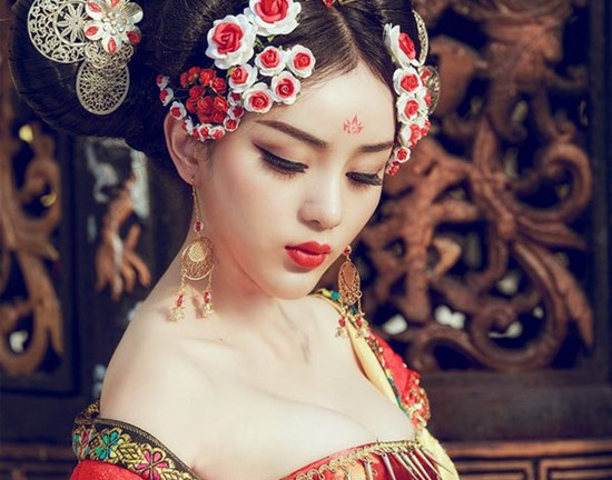 Muôn kiểu hóa trang thành Võ Tắc Thiên: Trào lưu hay “trò lố”?