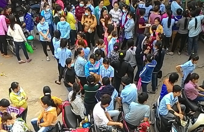 Bức xúc thưởng tết, hàng ngàn công nhân ngừng việc