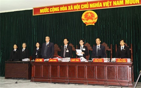 Mẹ Dương Chí Dũng đau xót làm đơn xin cứu xét cho con trai