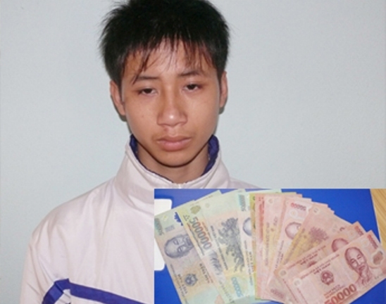 Đột nhập bóp cổ chủ nhà ngất xỉu cướp tài sản